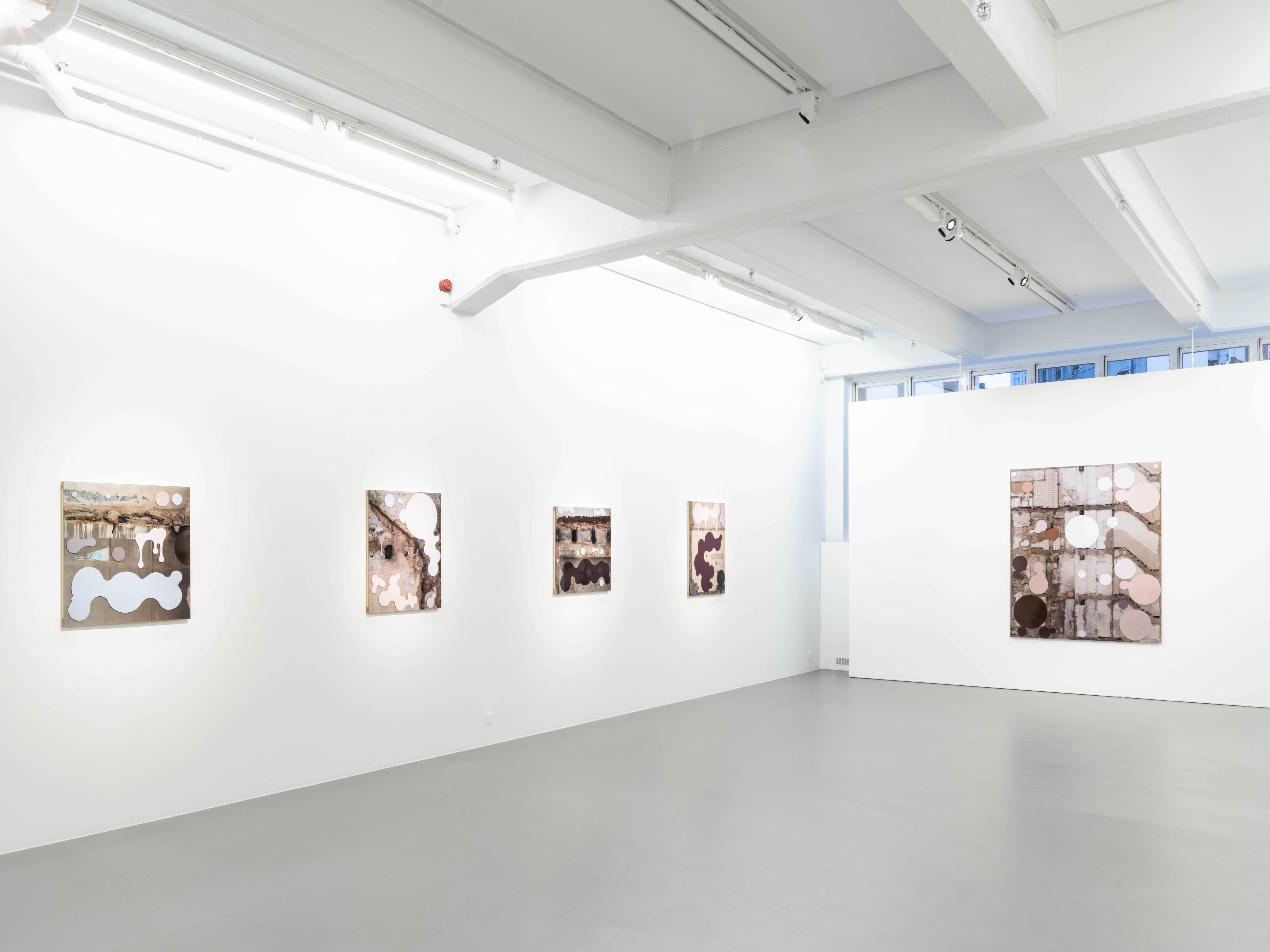 Installation view, Clay Ketter, Barrio Cartoon, 2023, Cecilia Hillström Gallery. Photo: Jean-Baptiste Béranger
