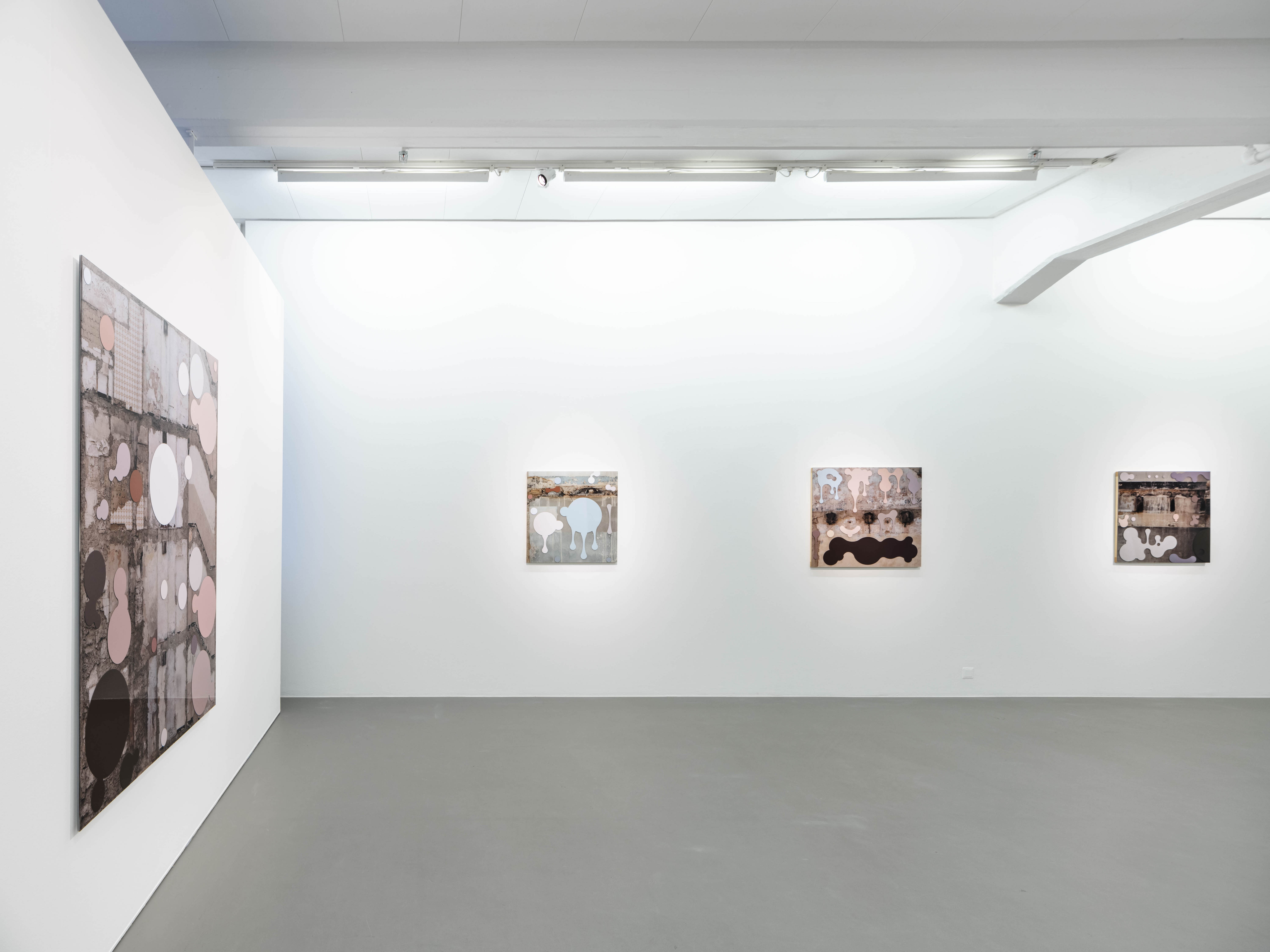 Installation view, Clay Ketter, Barrio Cartoon, 2023, Cecilia Hillström Gallery. Photo: Jean-Baptiste Béranger